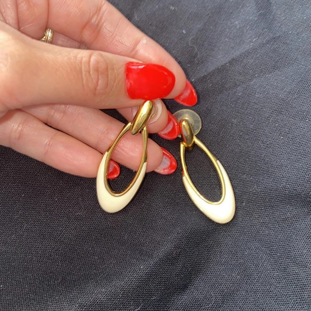 Vintage Trifari earrings - Picture 3 of 9